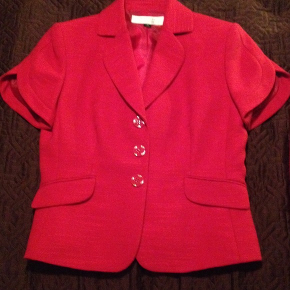 Short sleeve blazer and matching skirt