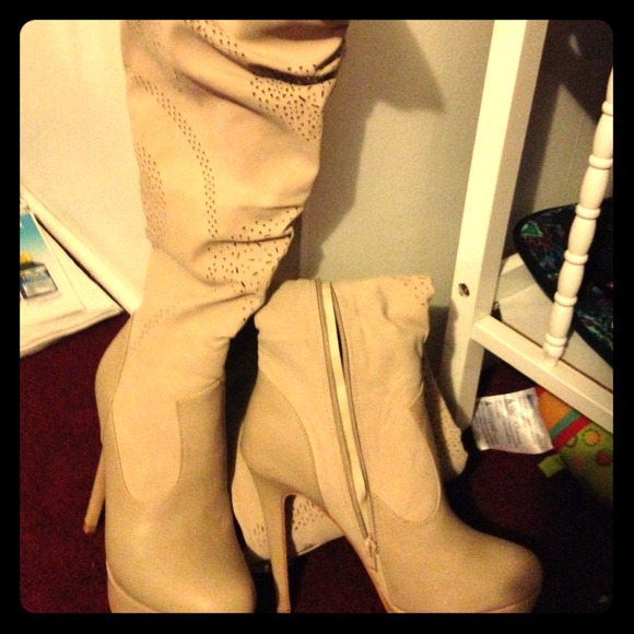 New never worn boots