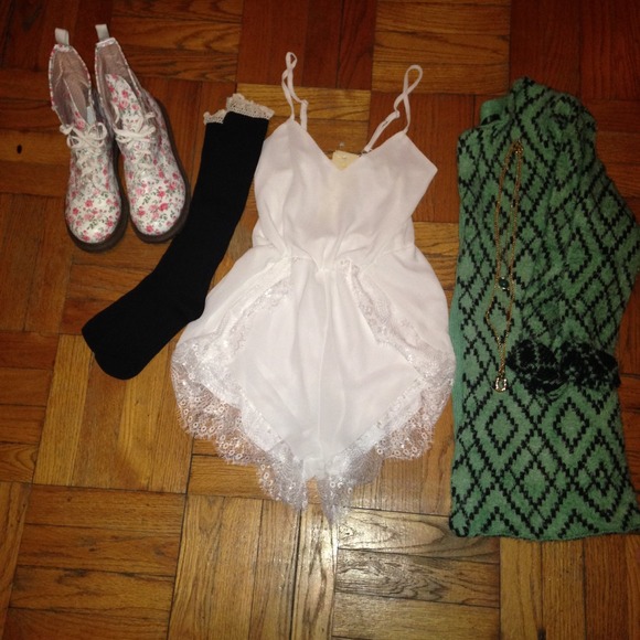 ❌SOLD❌Lace Chiffon Sleeveless Jumpsuit Romper - Picture 1 of 4