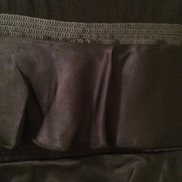 Loft Ruffle Sleeveless Top - Picture 2 of 4