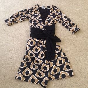 DVF gold/black 3/4 sleeve wrap dress