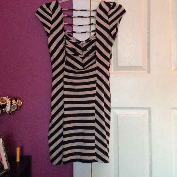 Stripped dress - Picture 2 of 3