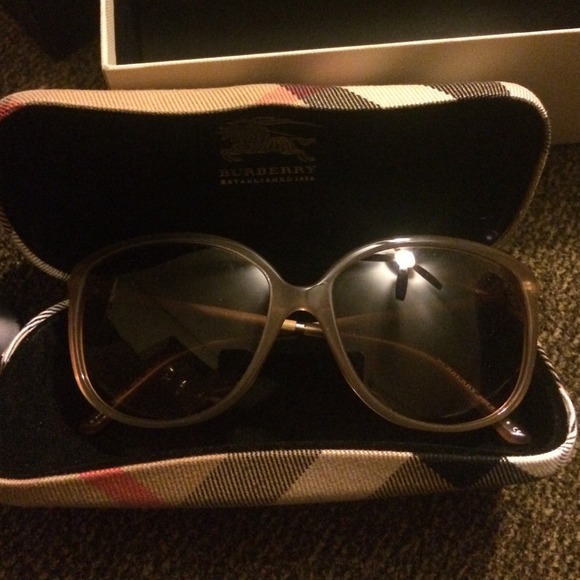 Authentic burberry sunglasses