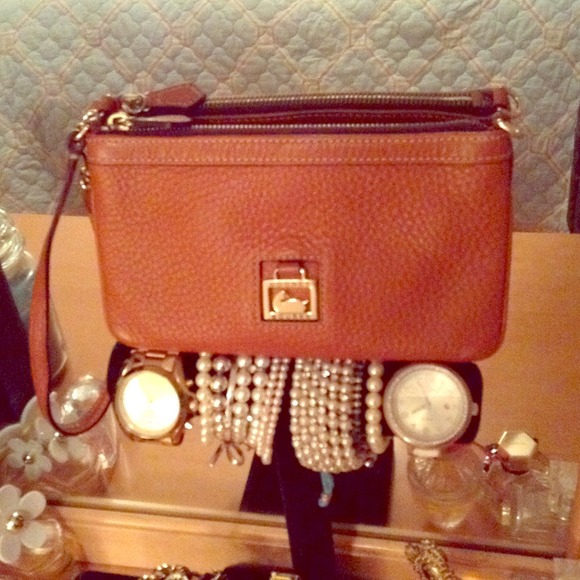 DOONEY & BOURKE BROWN LEATHER CLUTCH