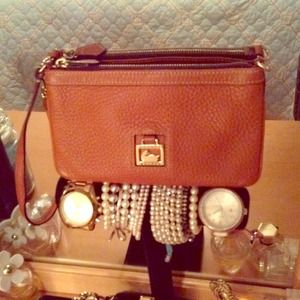 DOONEY & BOURKE BROWN LEATHER CLUTCH