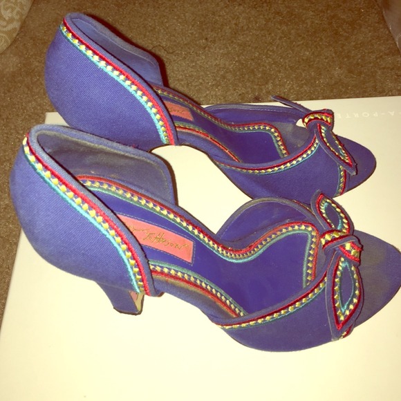 Betsey Johnson blue canvas heels size 7