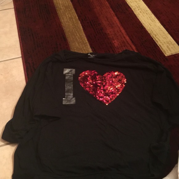 "I ❤️"  half sleeve graphic top.