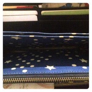 Wallet zip around 12 credit cards