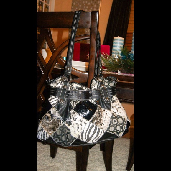 🎀SOLD🎀 Maurice's black and white design purse - Picture 2 of 4