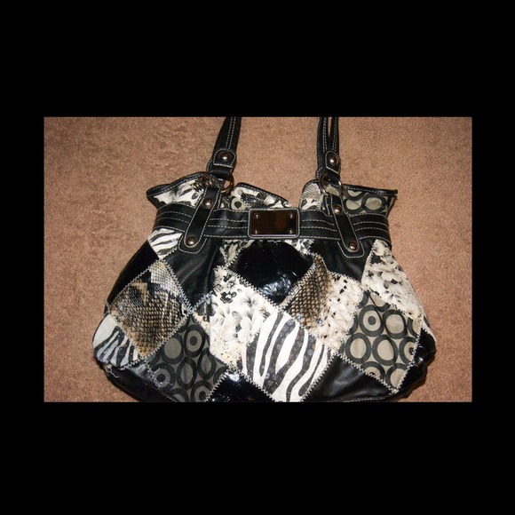 🎀SOLD🎀 Maurice's black and white design purse - Picture 3 of 4