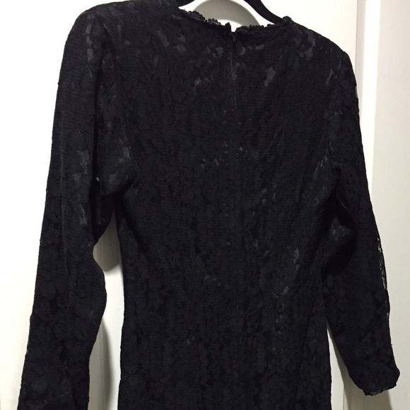 🚫SOLD🚫Beautiful Vintage long sleeved lace dress - Picture 3 of 4