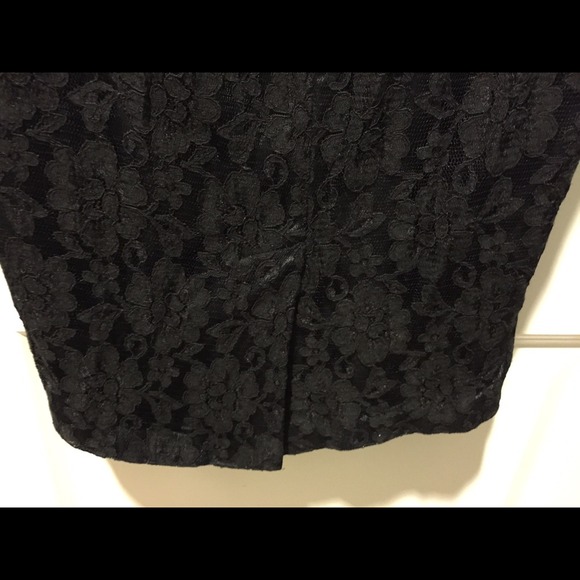 🚫SOLD🚫Beautiful Vintage long sleeved lace dress - Picture 4 of 4