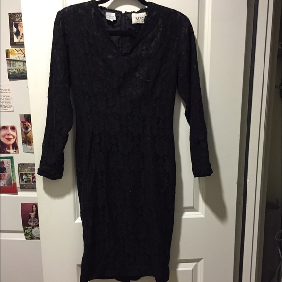 🚫SOLD🚫Beautiful Vintage long sleeved lace dress - Picture 2 of 4