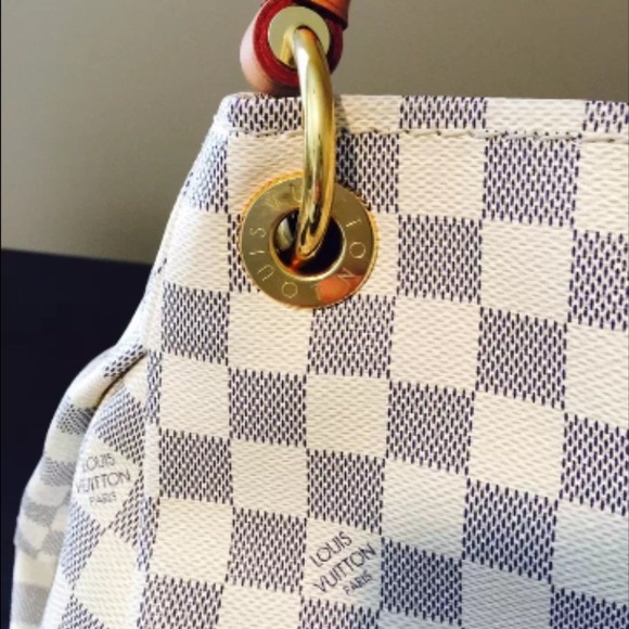 More pic of the Louis Vuitton bag