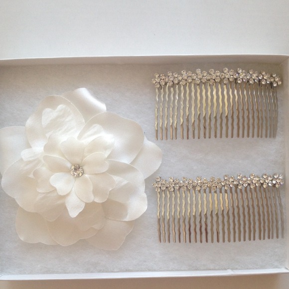 Elegant flower hair piece. silver flower hair comb