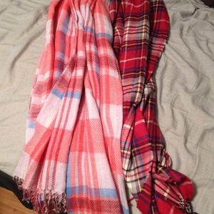 Bundle of two scarves