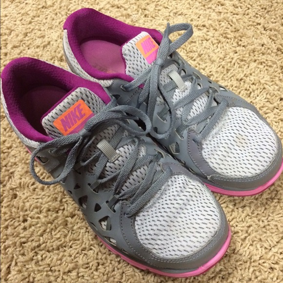 Nike tennis shoes