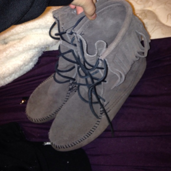 Minnetonka Boots - Minnetonka fringe boots