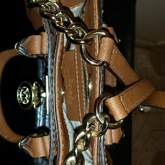 Michael kors crossbody