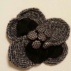 Black & Cream Flower Pin