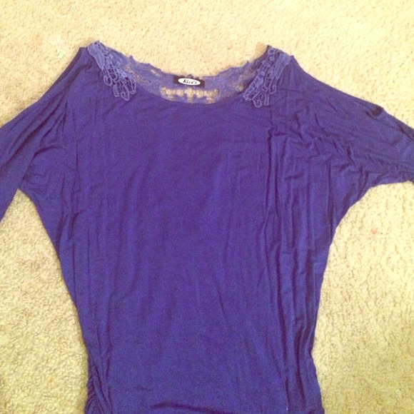 Open shoulder shirt