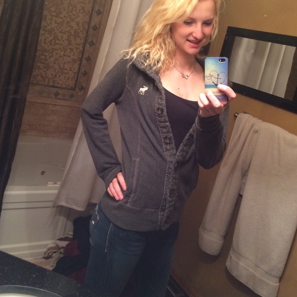 Sweater - Picture 4 of 4