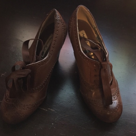 brown vintage heels