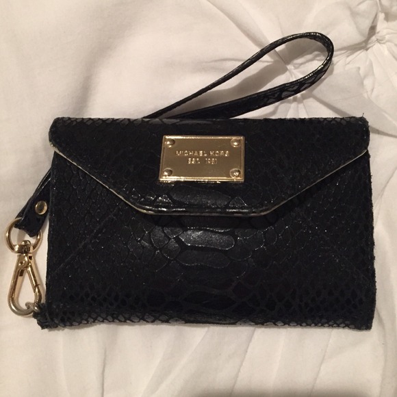 Authentic michael kors phone clutch