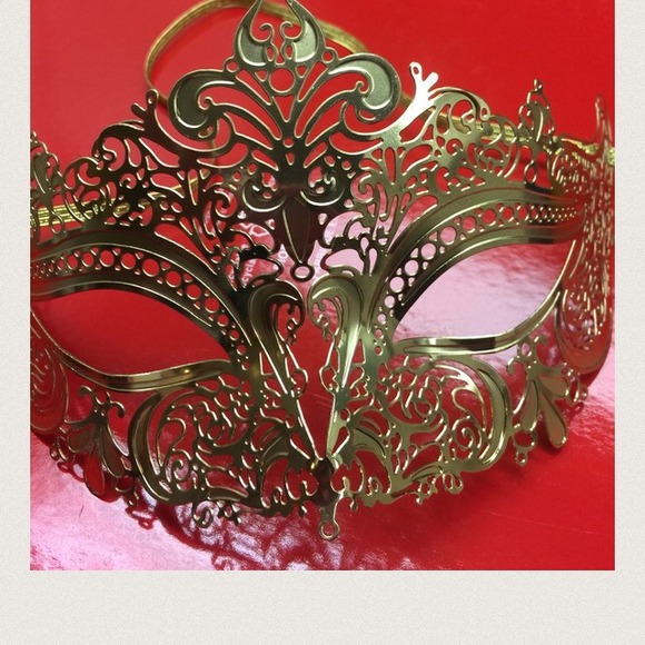 Gold mask