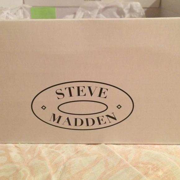 Steve Madden white sneaker wedges - Picture 3 of 4