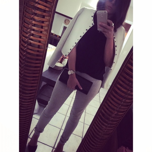 Follow 💁 on Instagram - Picture 3 of 4