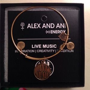Live music Alex and Ani