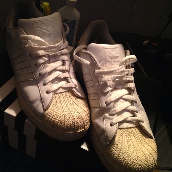 NEED GONE 🎉SHARE ✨White men Adidas size 12