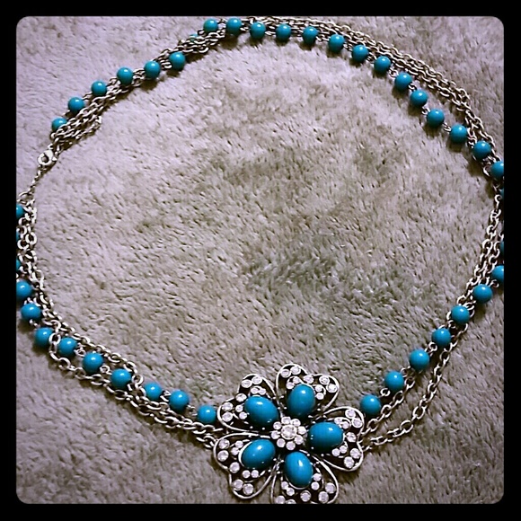 Blue beaded and metal flower necklace!