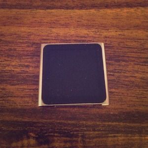 Silver Apple iPod- touch screen!