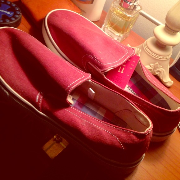 ✨SHARE🎉NEED GONE ❗️Brand new Maroon shoes for men