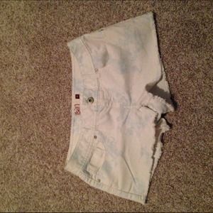 So size 11 patterned shorts, cute blue flowers🌼