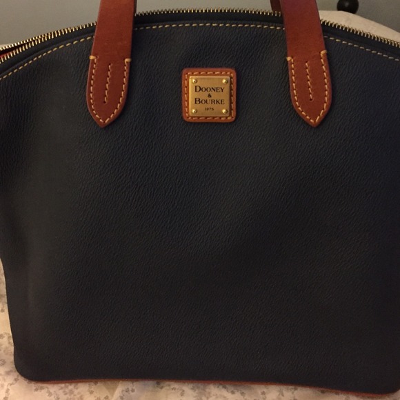 Dooney & Bourke barely used leather bag - Picture 2 of 4