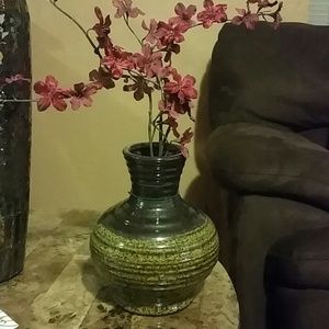 Gorgeous brand new ceramic table vase