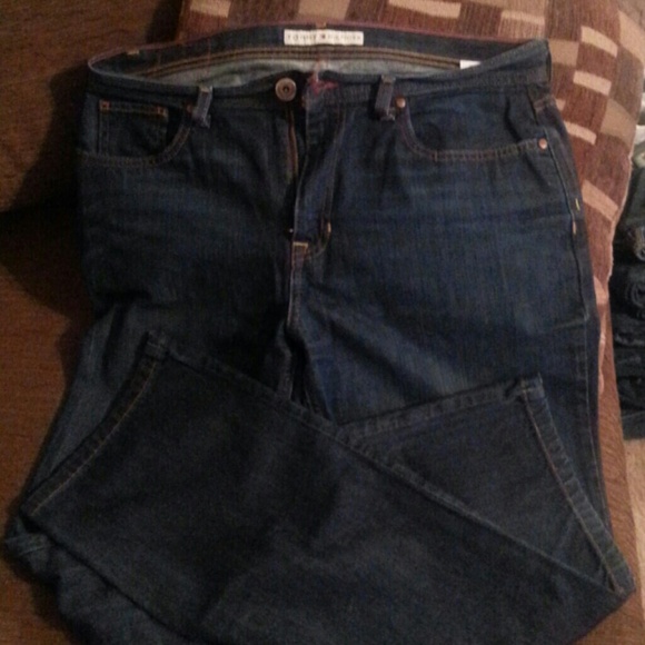 TOMMY HILFIGER JEANS