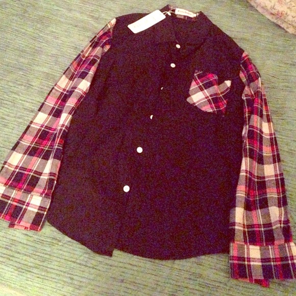 🎉SHARE🎉Size Large shirt with phantom sleeves