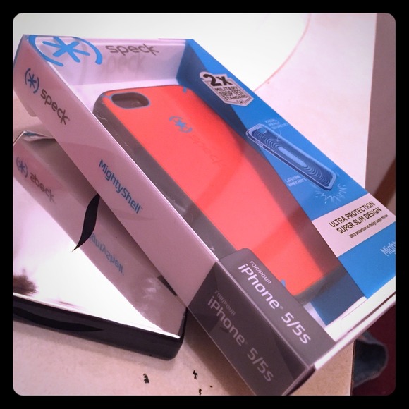 iPhone 5/5s speck case, brand new 😊