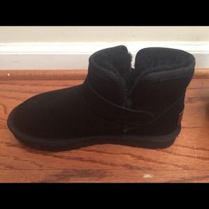 Black fur boots