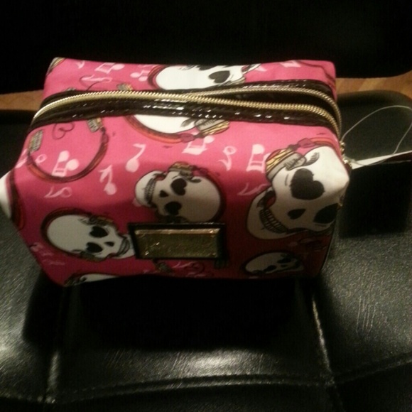 Cosmetic case