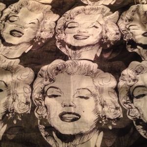 Black and white Marilyn Monroe infinity scarf ❤️