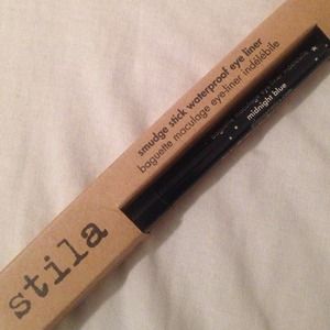 Stila smudge stick in midnight blue