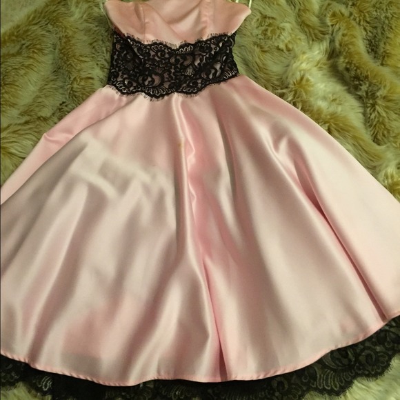 Light Pink & Black Lace Dress - Picture 3 of 4