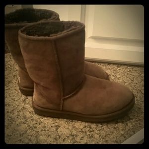 Dark brown uggs!!