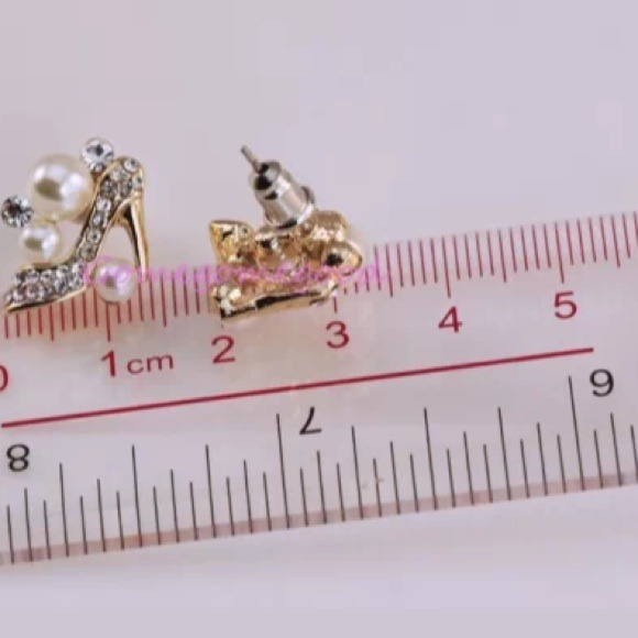 3x HP~ Insta-Chic 💄Gold Pearl High Heel Earrings - Picture 4 of 4