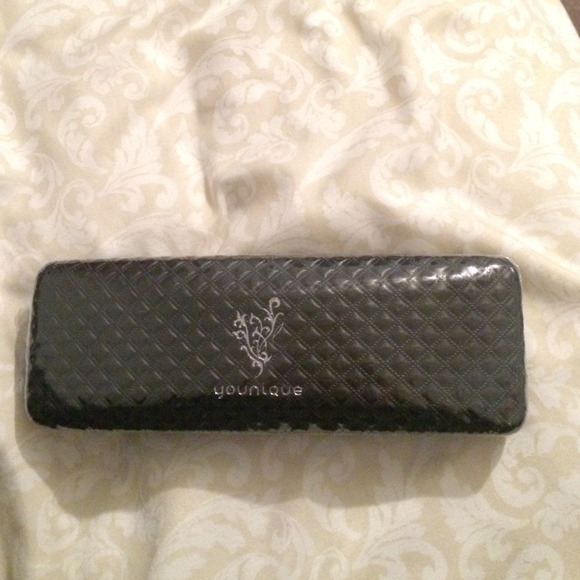 AUTHENTIC YOUNIQUE 3D FIBER LASHES